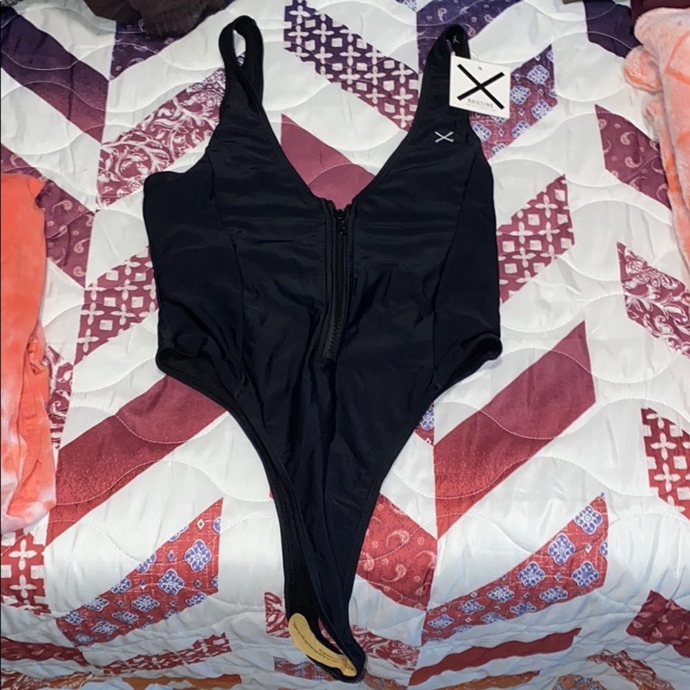 NEW WITH TAG M BLACK  BOUTINE LOS ANGELES